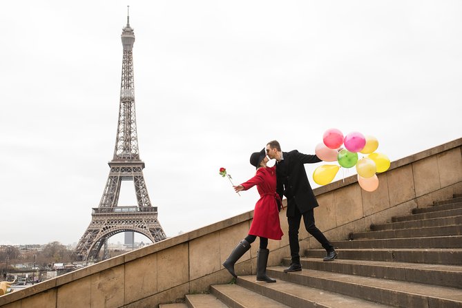 1-hour Photoshoot at the Eiffel Tower Trocadero Paris - Your photo delivery: preview in 24 hours, then the full set
