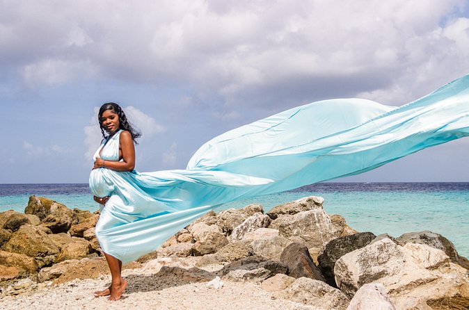 1 Hour Private Flying Dress Photoshoot in Curacao - Meet Diana: what the photographer does to make you look great