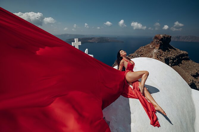1-Hour Private Santorini Flying Dress Photoshoot - Oia Stop: Blue Domes, Old Castle Views, and Tight Streets