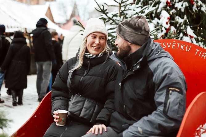 1H Private Photoshoot in Old Town of Riga - Riga Old Town at Christmas time: why it photographs so well