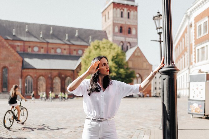 1H Private Photoshoot in Old Town of Riga - Stop 2: Bastejkalna Park for breathing space and softer scenes