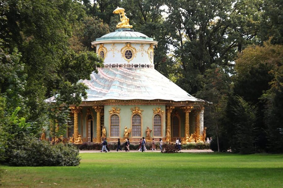 5h Potsdam private tour with Guide, Chauffeur & Photographer - Sanssouci Palace: the main event in about an hour
