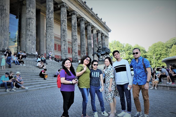 5hours: Guide, Chauffeur & Photographer in Berlin private Tour - East Side Gallery and Treptow: Art and Loss Along the River