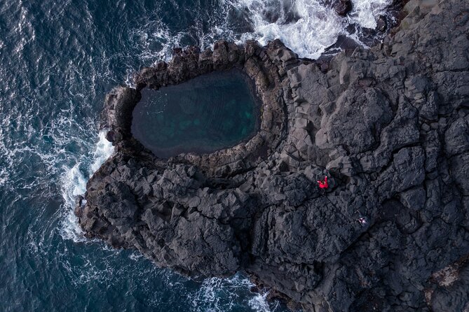 6-day Ultimate Iceland Tour: Photography and Northern Lights - Day 2: Þingvellir rift valley, Strokkur eruptions, Gullfoss mist, and hot-spring resets