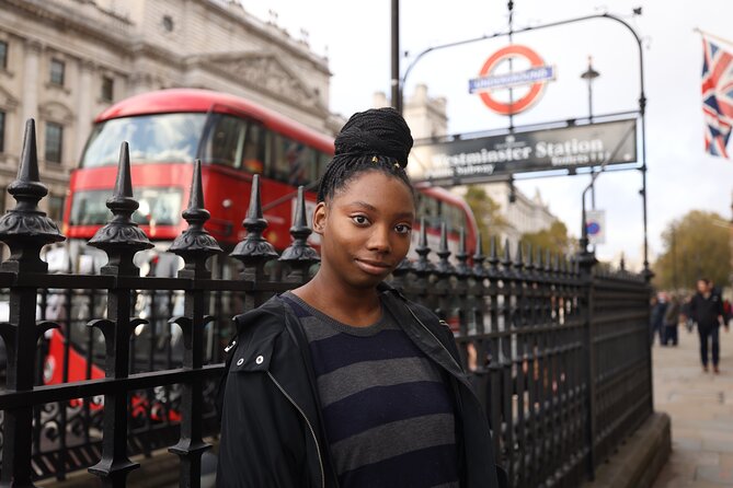 60-Minute Private Photoshoot Tour near Bigben and London Eye - Canon gear plus iPad-to-phone delivery: the real convenience