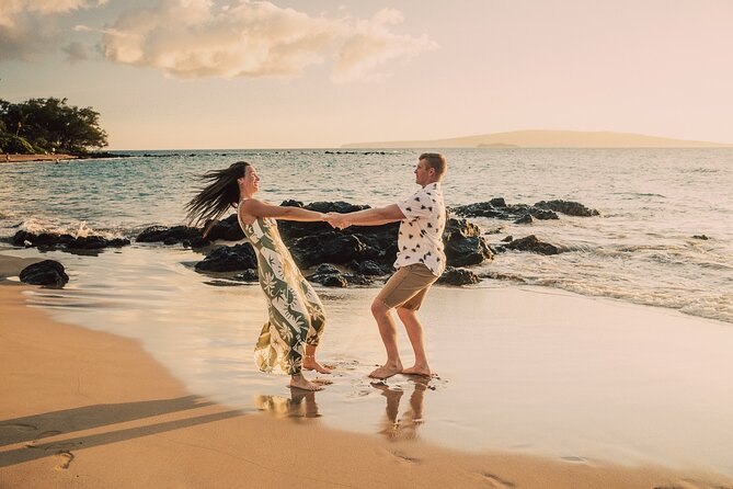 A Romantic Photoshoot for 2 in Maui - Why a Maui couples photoshoot in Wailea makes sense