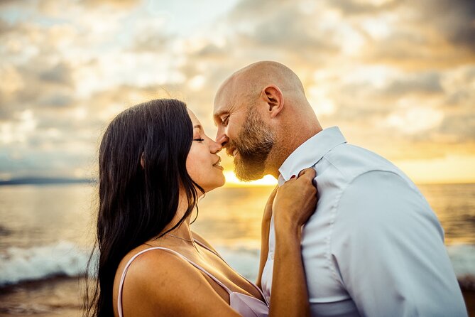 A Romantic Photoshoot for 2 in Maui - Posing help: why you do not have to be camera-ready