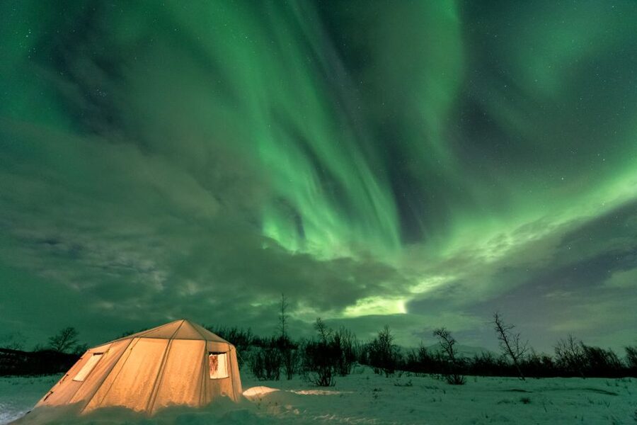 Abisko: National Park Northern Lights Photo Tour - Warmth strategy that actually matters in the Arctic