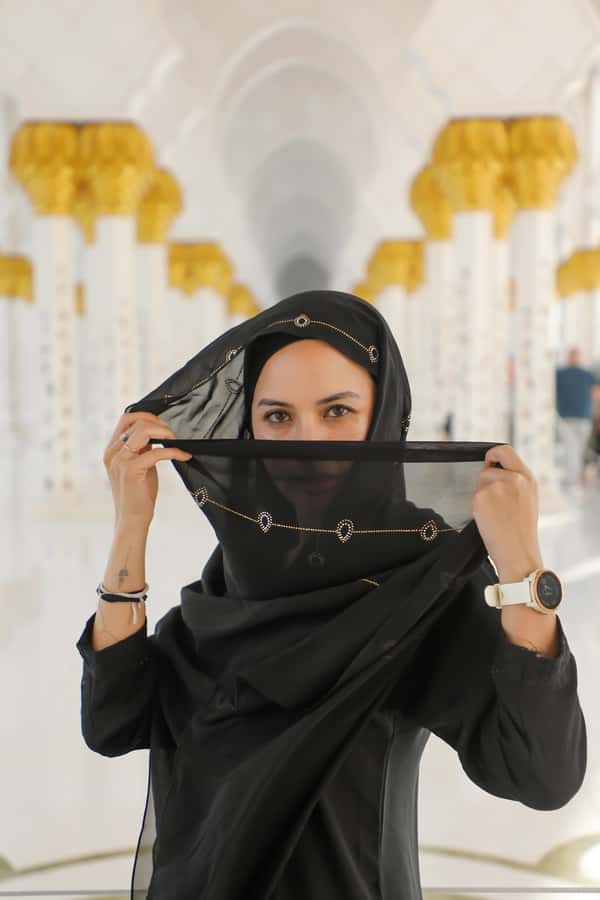 Abu Dhabi: Professional Photoshoot at Sheikh Zayed Mosque - Where You Start: Costa Coffee at the Mosque Center