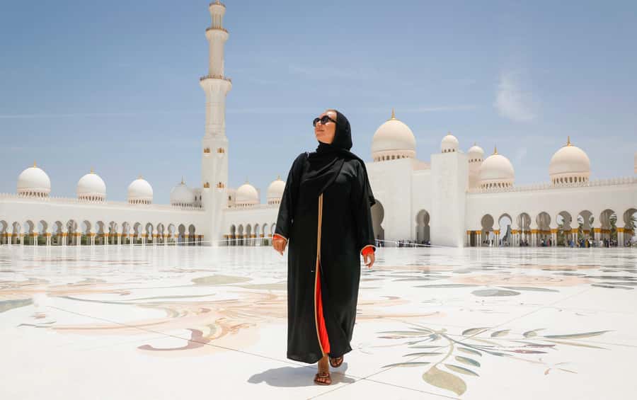 Abu Dhabi: Sheikh Zayed Grand Mosque Tour with Photographer - Inside the mosque: calligraphy, florals, and how the shoot actually works