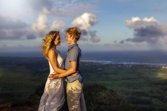 Adventure Photography Session on Kauai - What to wear and pack on the Garden Isle (so you don’t hate your photos)