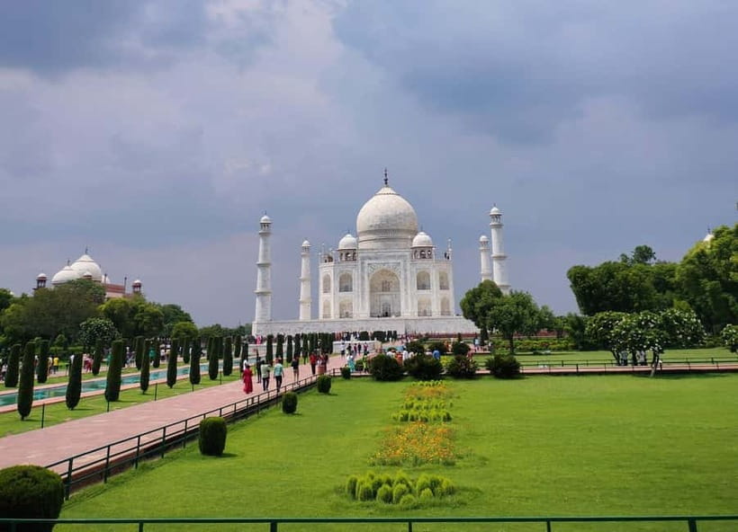 Agra: Taj Mahal Guided Tour with Photography & Rental Saree - Private Car, Personal Driver, and a Guide Who Handles the Moves