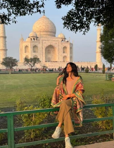 Agra: Taj Mahal Guided Tour with Photography & Rental Saree - Fast-Track Taj Mahal Entry: Time You Can Spend Better