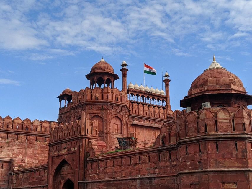 Agra: Taj Mahal Guided Tour with Photography & Rental Saree - Should You Book This Taj Mahal Photo and Saree Tour?