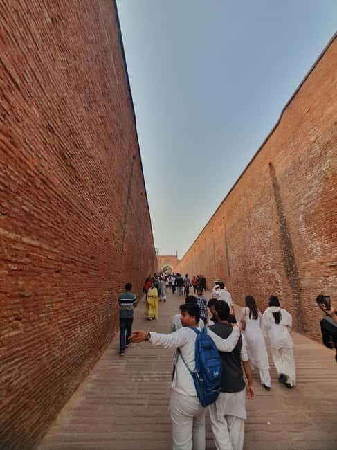Agra: Taj Mahal Vip tickets with Professional Photographer - The Guided Monument Walk: Seeing More Than Postcards