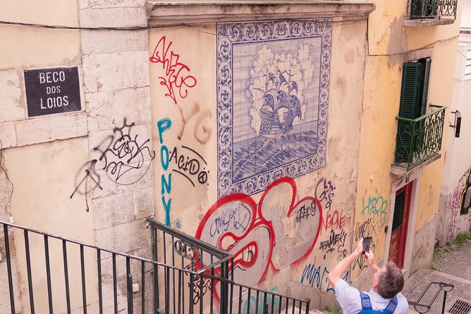 Alfama Photo Walk – Lisbon Photography Experience Led by a Local - Stop 2: Graca and São Vicente for Trams in Motion