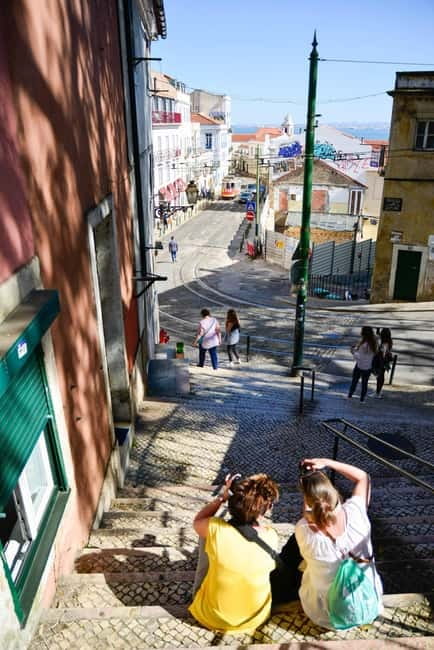 Alfama Photo Walk: Lisbon Photography Tour with a Local - From street details to wider views near Sé de Lisboa