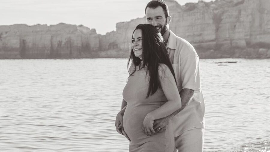 Algarve: Photoshoot for couple, family, portrait - Picking the Right Backdrop: Coastline or Mountains