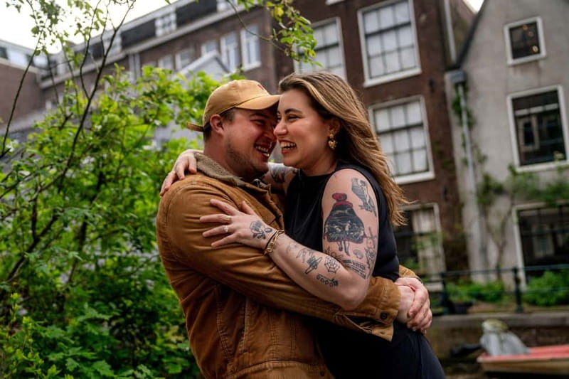 Amsterdam Canals Photoshoot: Private Solo, Family or Couples - Why a private Amsterdam photo session works so well here
