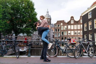 Amsterdam Canals Photoshoot: Private Solo, Family or Couples - Juliette’s approach: posing help without killing the fun