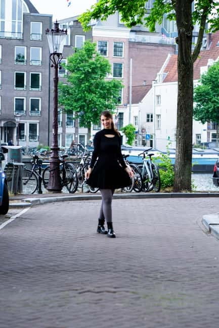 Amsterdam: Customizable Photography Tour with 9-10 Photos - Meeting near Waterlooplein: where to find your photographer