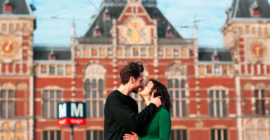Amsterdam: Professional photoshoot at Centraal Station - Getting to Stationsplein 42 Without Hotel-Scheduling Headaches