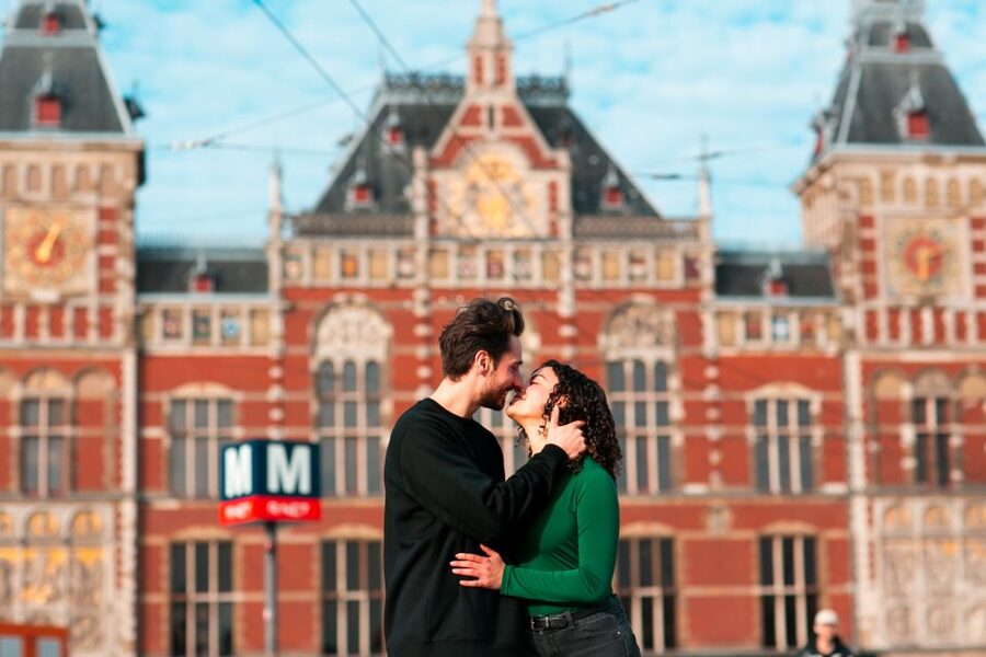 Amsterdam: Professional photoshoot at Centraal Station - Your Photo Stop at Amsterdam Centraal: What You’ll Be Using