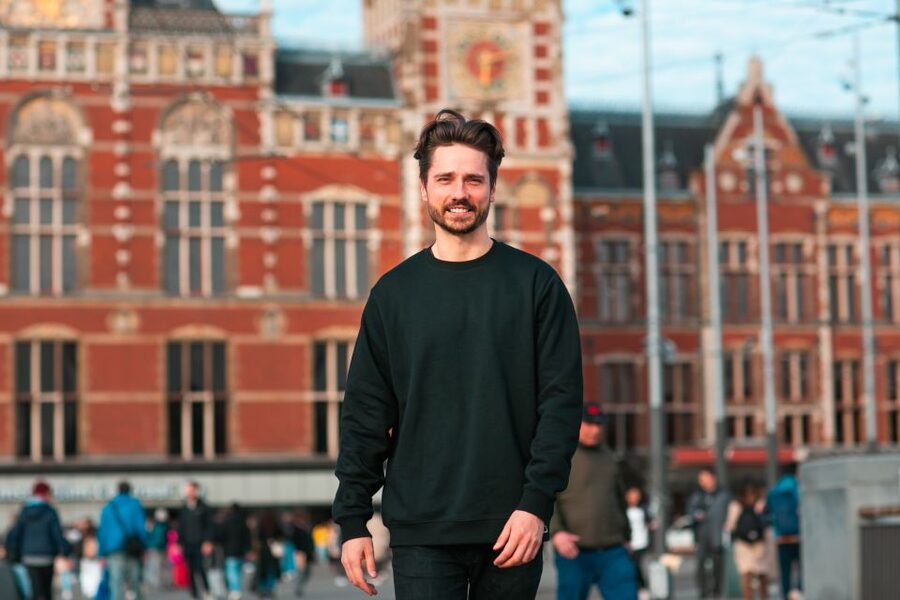 Amsterdam: Professional photoshoot at Centraal Station - Who This Photoshoot Is Best For (and Who Might Skip It)