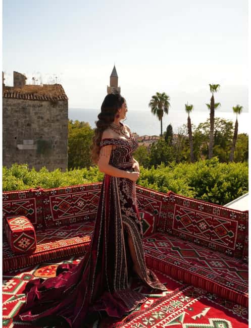 Antalya: Rooftop Photoshoot with Flying Dresses - Flying dresses: dramatic movement for coastal rooftop photos