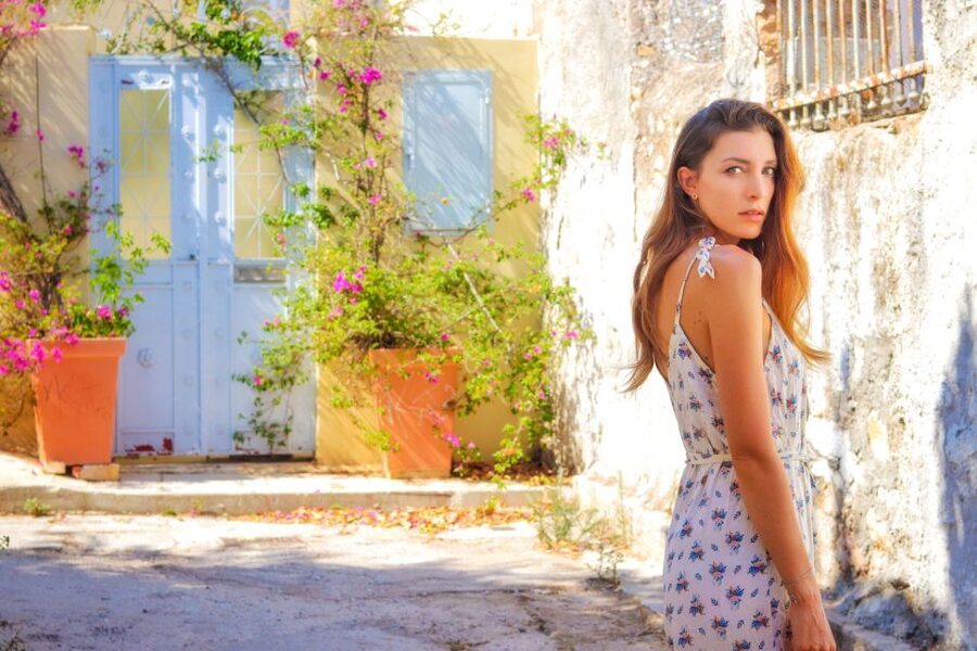 Athens: Professional photoshoot at Anafiotika Village - What Happens Between 15 and 45 Minutes?