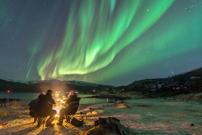 Aurora Hunt with the campfire and professional photographer - The 6–9 hour rhythm: what your night typically looks like