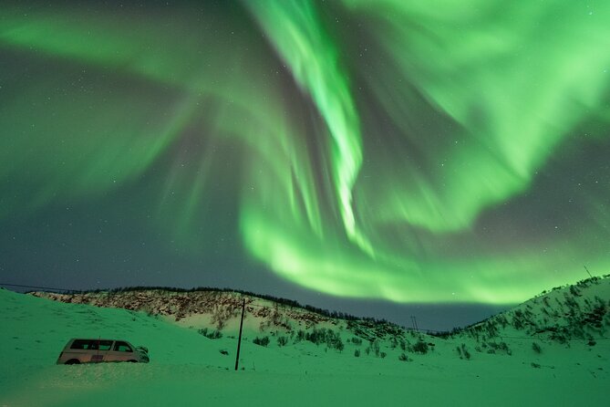 Aurora Hunt with the campfire and professional photographer - Timing and transport: minibus comfort and late returns