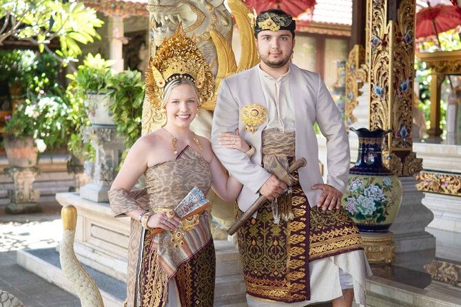 Bali Professional Photoshoot in Traditional Dress Outfit - Seminyak Is the Easy Start Point for Traditional-Dress Photos