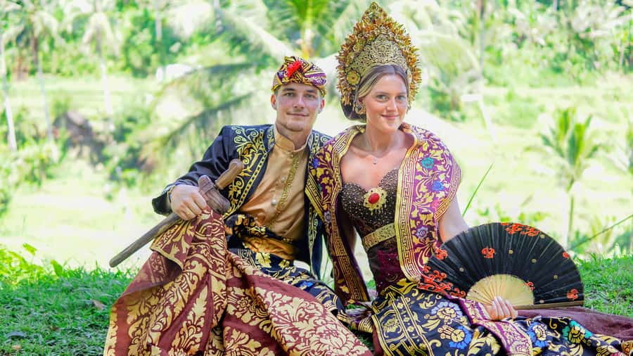 Bali:Traditional Wedding Photoshoot with the Rice Field View - Getting dressed like a Balinese wedding guest (in the best way)