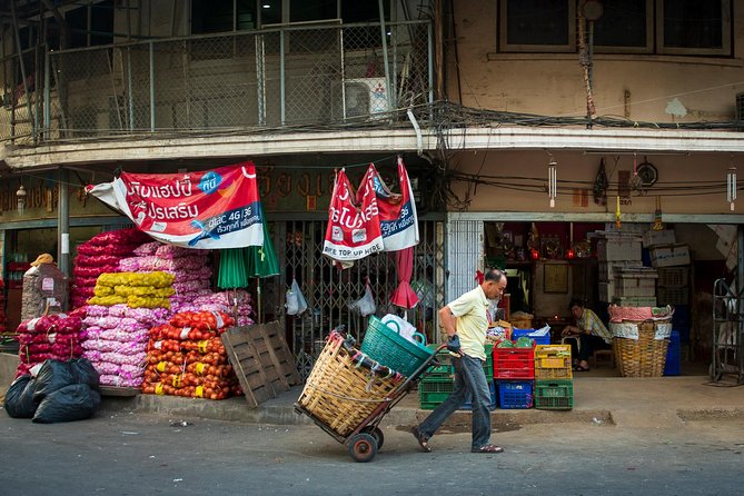 Bangkok Photography Masterclass - Private Photography Lesson - Erawan Shrine and Benjasiri Park: shift gears without losing momentum