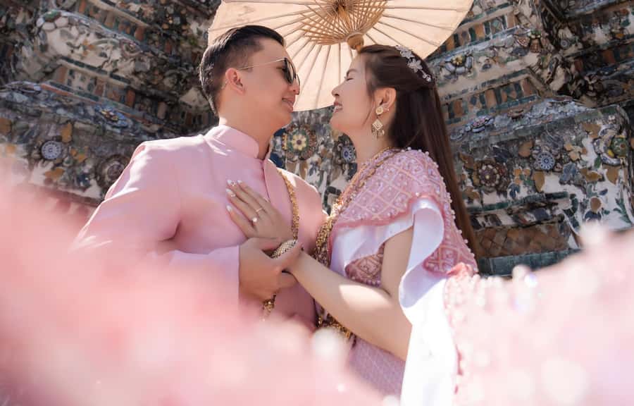Bangkok: Thai Costume Photoshoot at Wat Arun - Photo guidance at Wat Arun: the value of knowing where to stand