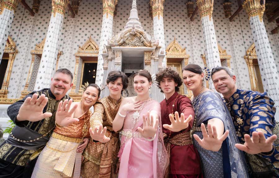 Bangkok: Thai Costume Photoshoot at Wat Arun - Who this Thai costume photoshoot suits best