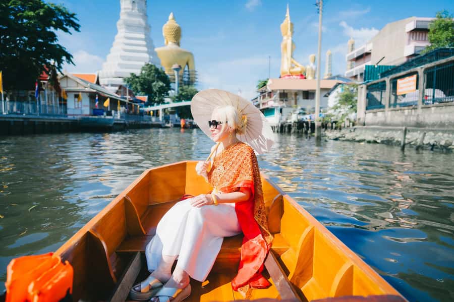 Bangkok:Thai costume with Long tail boat photoshoot - Wat Paknam Phasi Charoen and the big Buddha photo stop