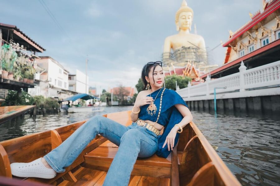 Bangkok:Thai costume with Long tail boat photoshoot - Unlimited photo taking and getting your files right after