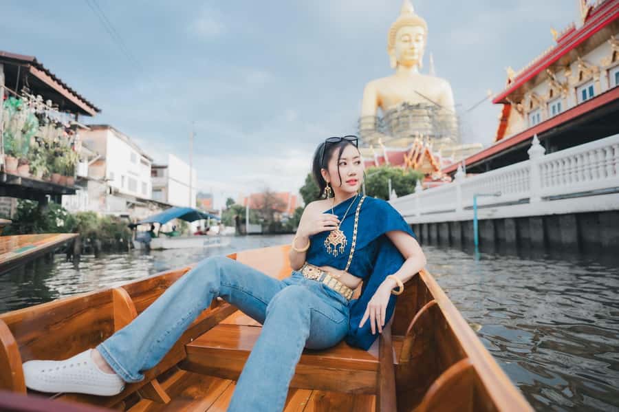 Bangkok:Thai costume with Long tail boat photoshoot - Thai costume rental: the part that makes the photos work