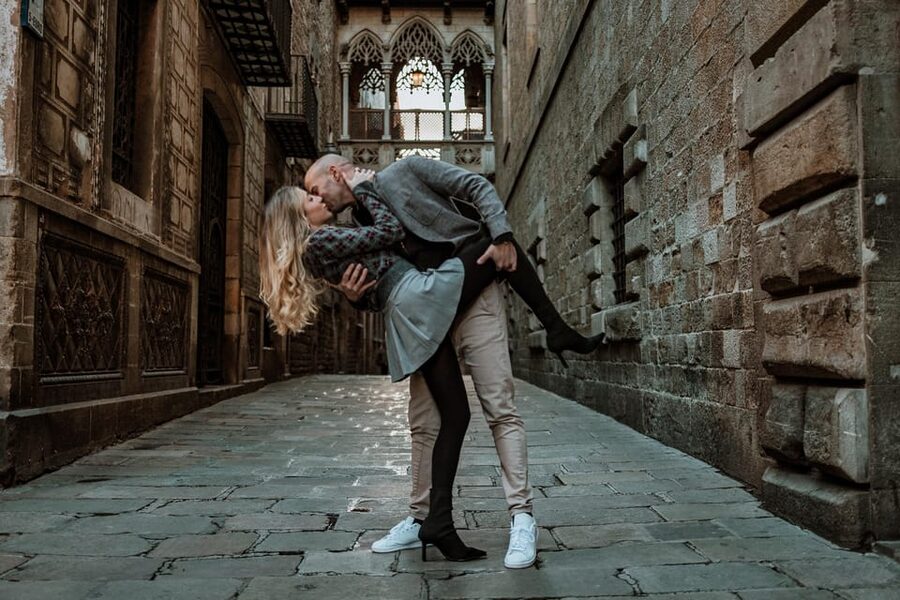 Barcelona: Gothic Quarter Cinematic Photoshoot and Guide - Meeting at Barcelona Cathedral: The Fastest Way to Start Right