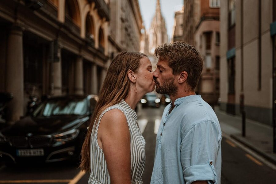 Barcelona: Gothic Quarter Cinematic Photoshoot and Guide - Bishop’s Bridge: Charming Angles Over Busy Streets