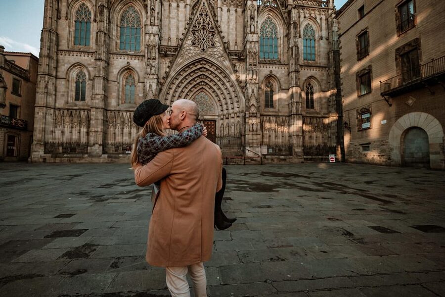 Barcelona: Gothic Quarter Cinematic Photoshoot and Guide - Barcelona Cathedral Photo Stop: Gothic Texture and Big Vertical Lines