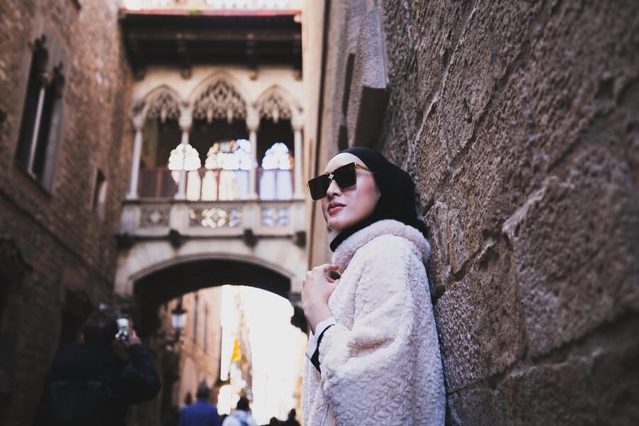 Barcelona: Gothic Quarter Private Photoshoot Experience - The Photos You Receive: Edited, High-Res, and Fast