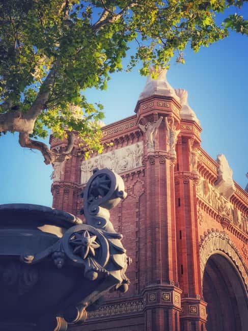 Barcelona: Phone Photography Tips & Tricks - Park & Old Town - Who this is best for in Barcelona