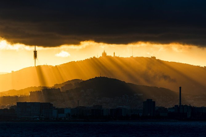 Barcelona Photography Masterclass - Private Photography Lesson - Night shooting: exterior angles, technique practice, and steady placement