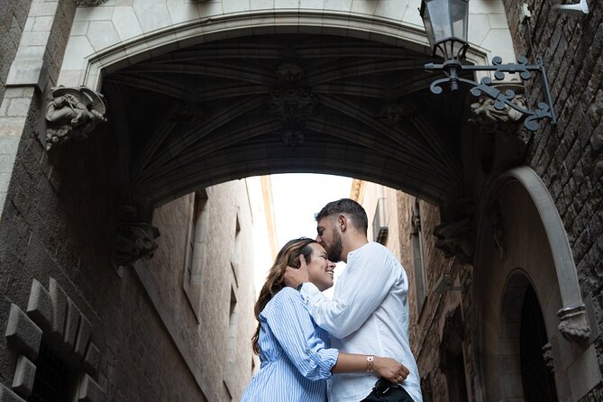 Barcelona Photoshoot Experience Cathedral Born & Ciutadella Park - Meeting by Lamaro Hotel: the first 10 minutes matter