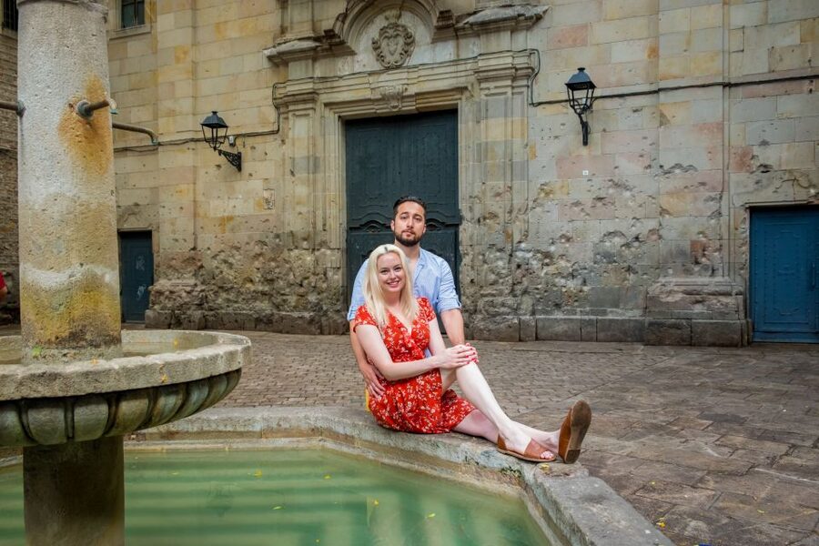 Barcelona: Photoshoot in Scenic Locations - Solo vs couple vs family: this session is built for different comfort levels
