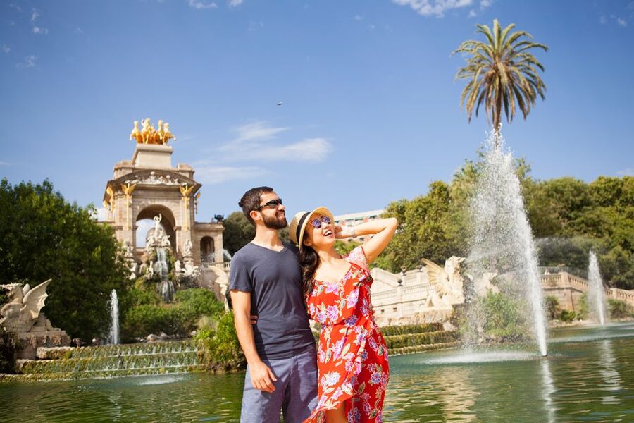 ✅ Barcelona: Photoshoot Tour Old Town - Who This Tour Fits Best in Your Barcelona Plan