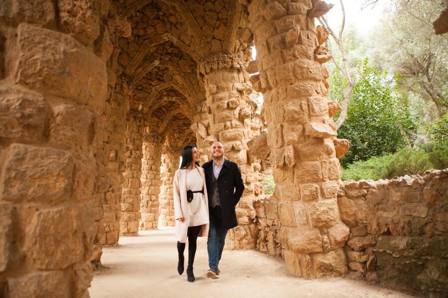 Barcelona: Private Full Park Güell Photoshoot - Meeting point and getting there without stress